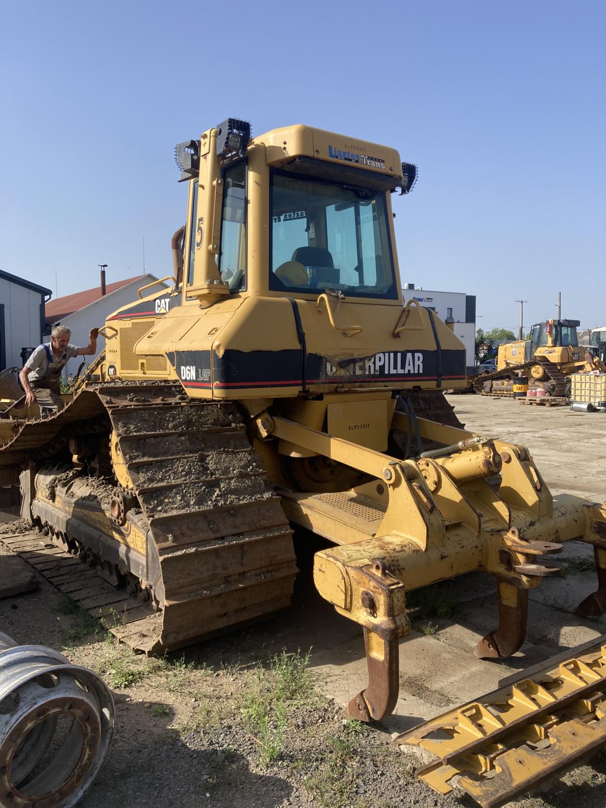 nehezgep-cat-d6n-lgp-web03