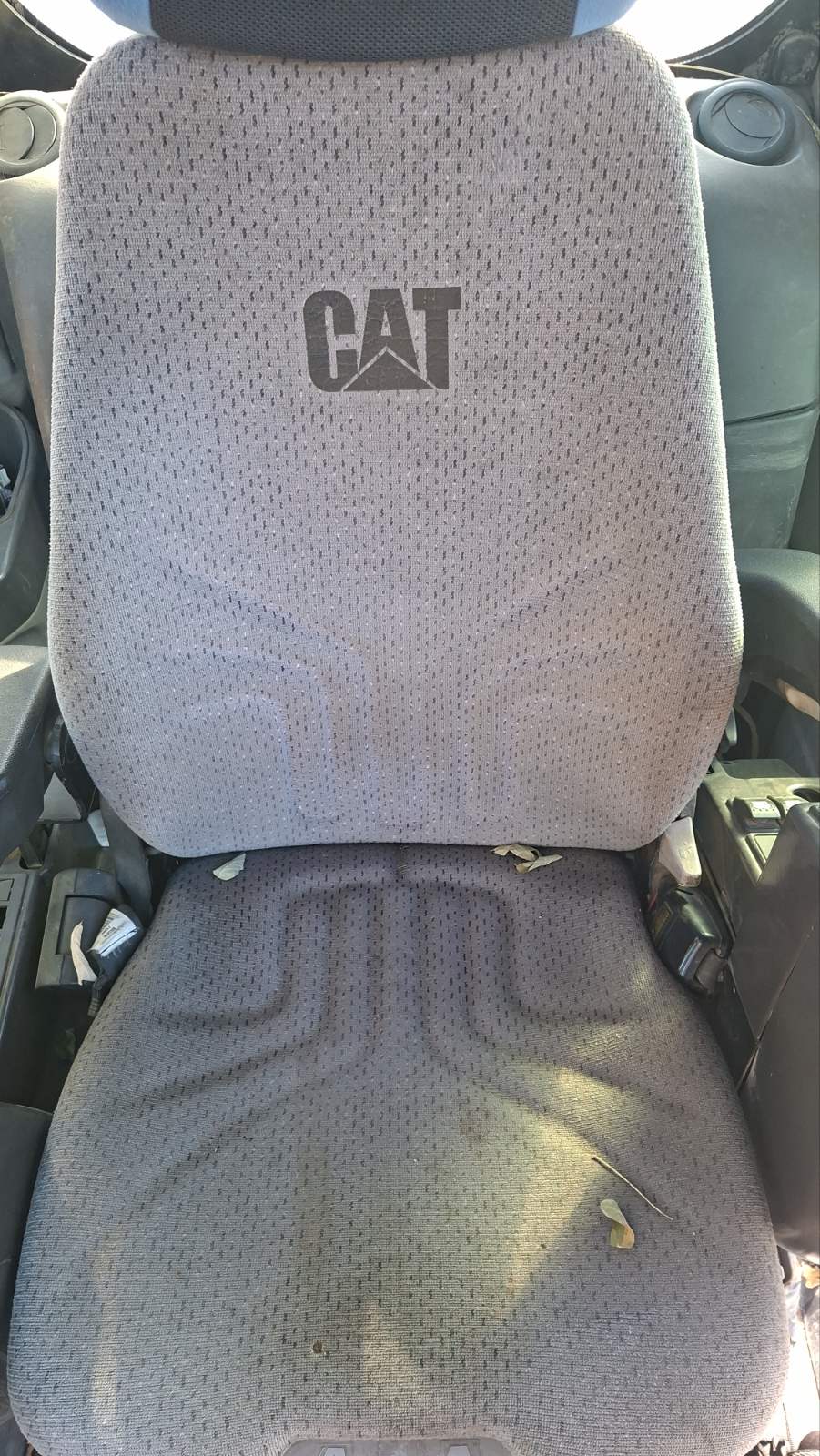 nehezgep-cat-m315d-04