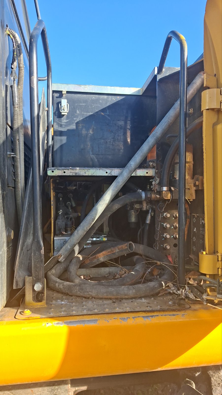 nehezgep-cat-m315d-08