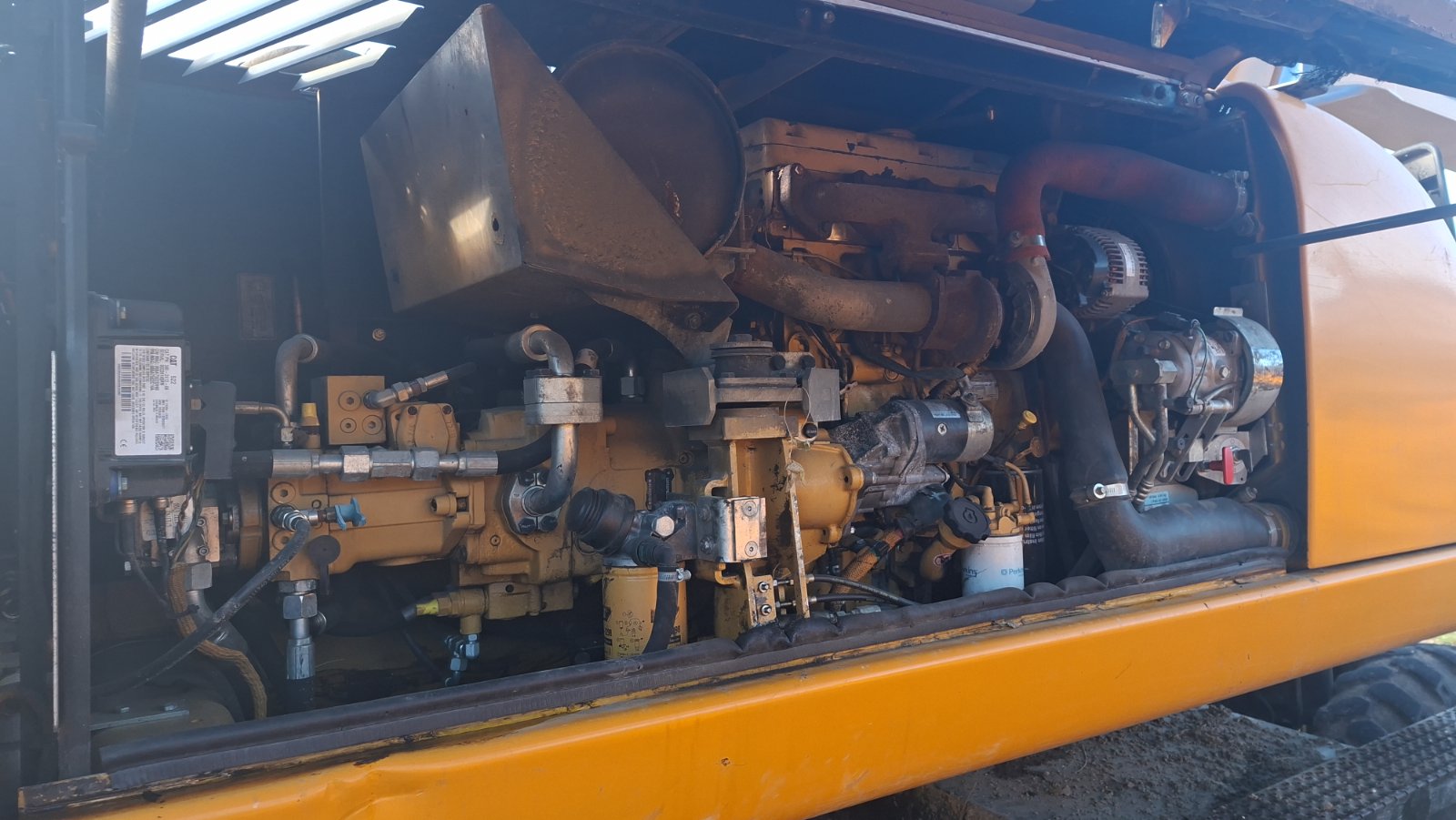 nehezgep-cat-m315d-09