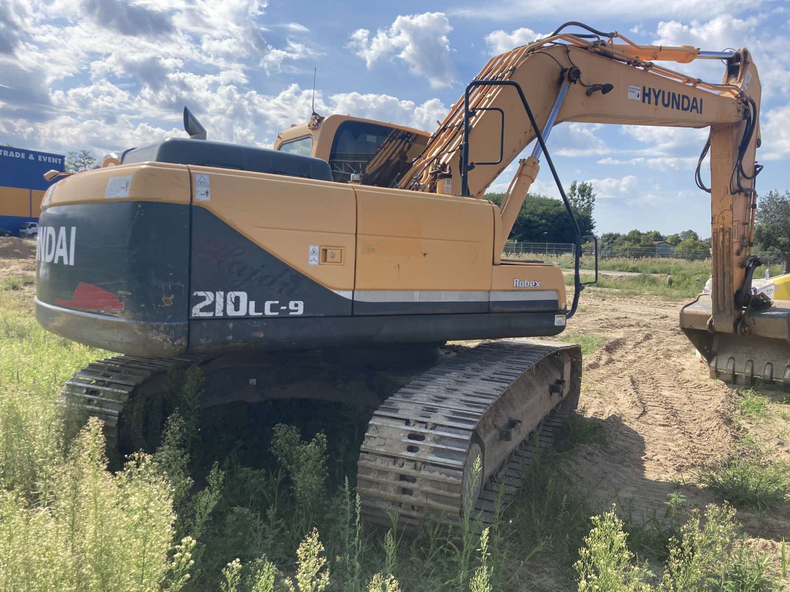 nehezgep-hyundai-210lc-web02