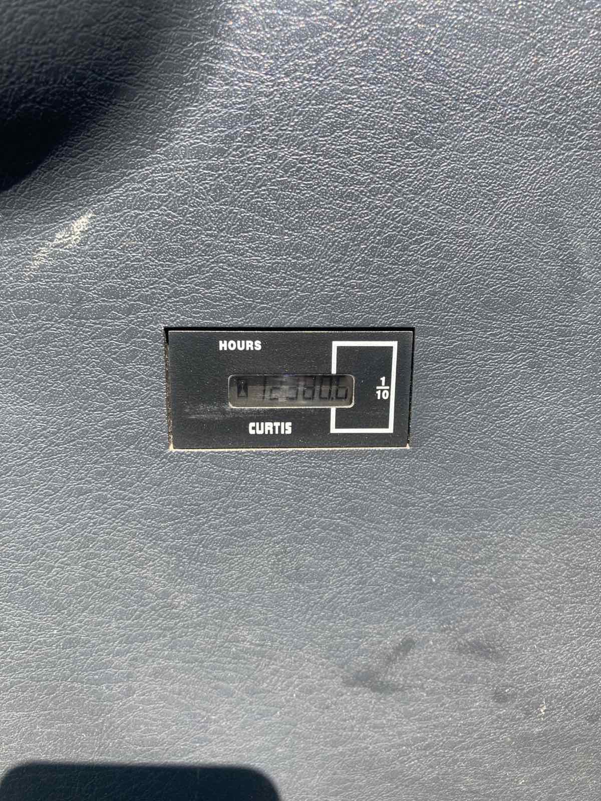 nehezgep-hyundai-210lc-web06