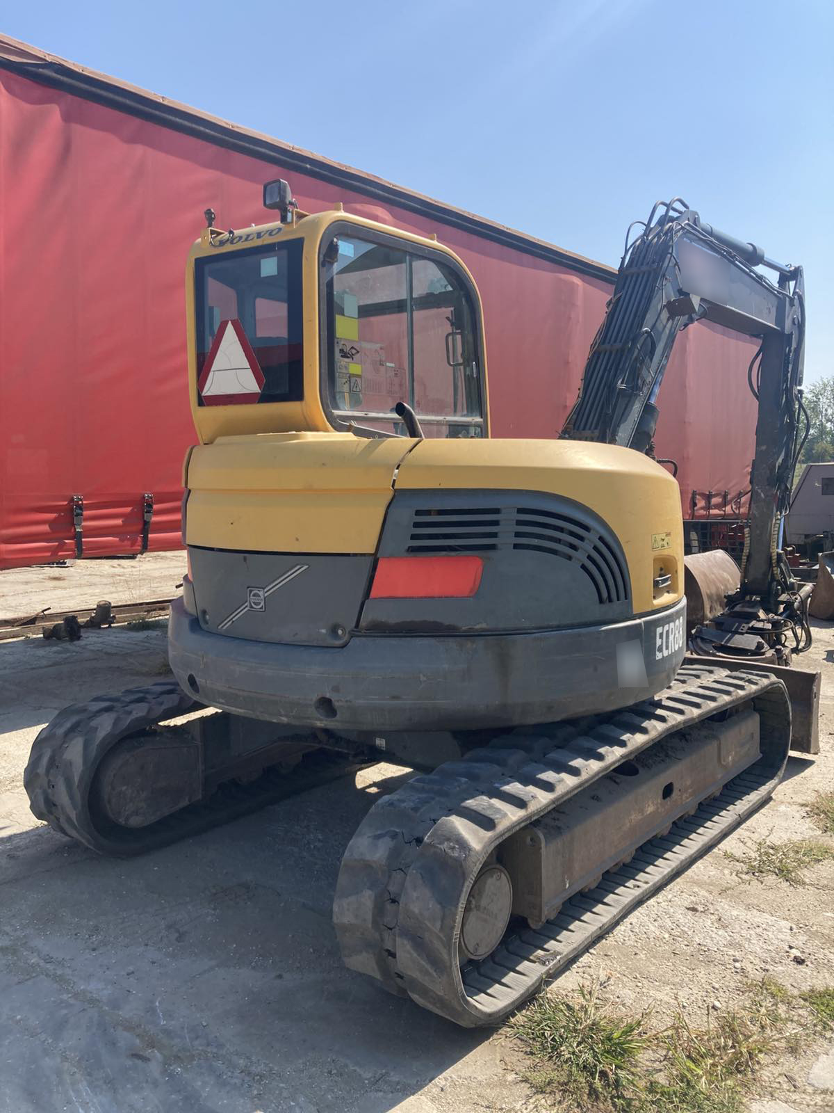 nehezgep-volvo-ecr88-web03