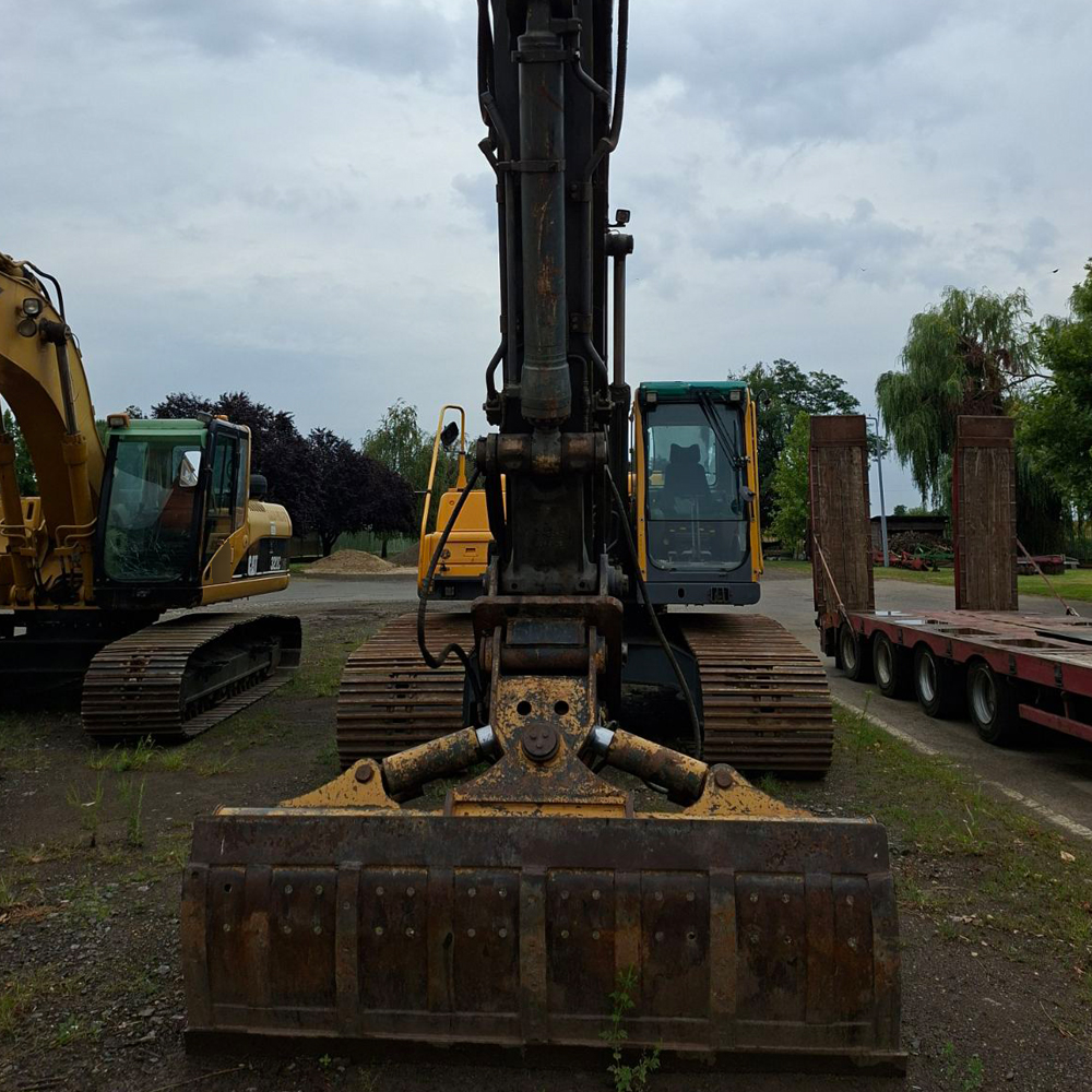 nehezgep-volvo-ec290blc-01