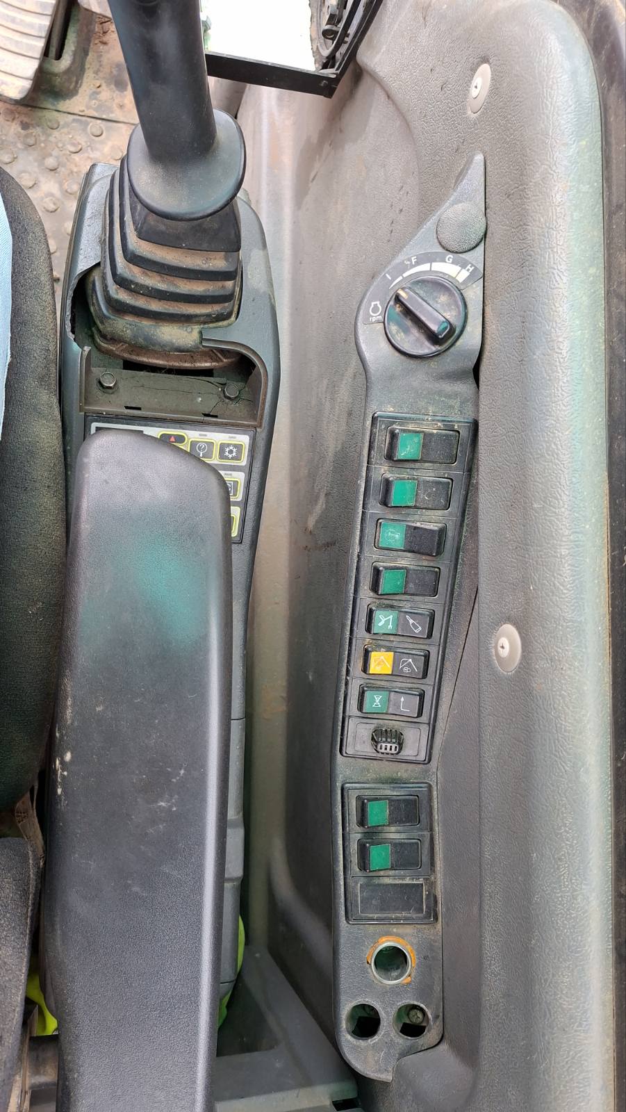 nehezgep-volvo-ec290blc-05