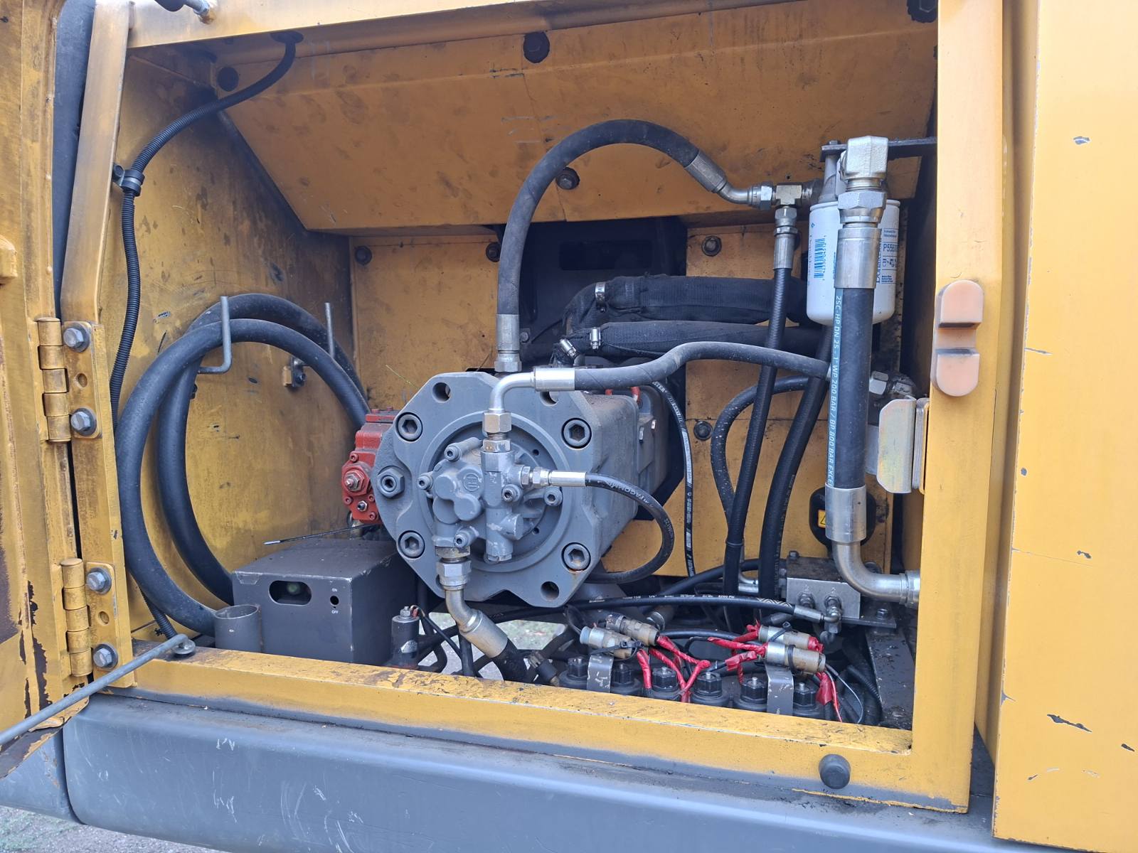 nehezgep-volvo-ec290blc-08