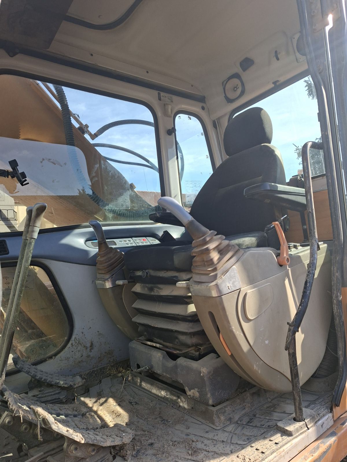 nehezgep-case-cx210-04