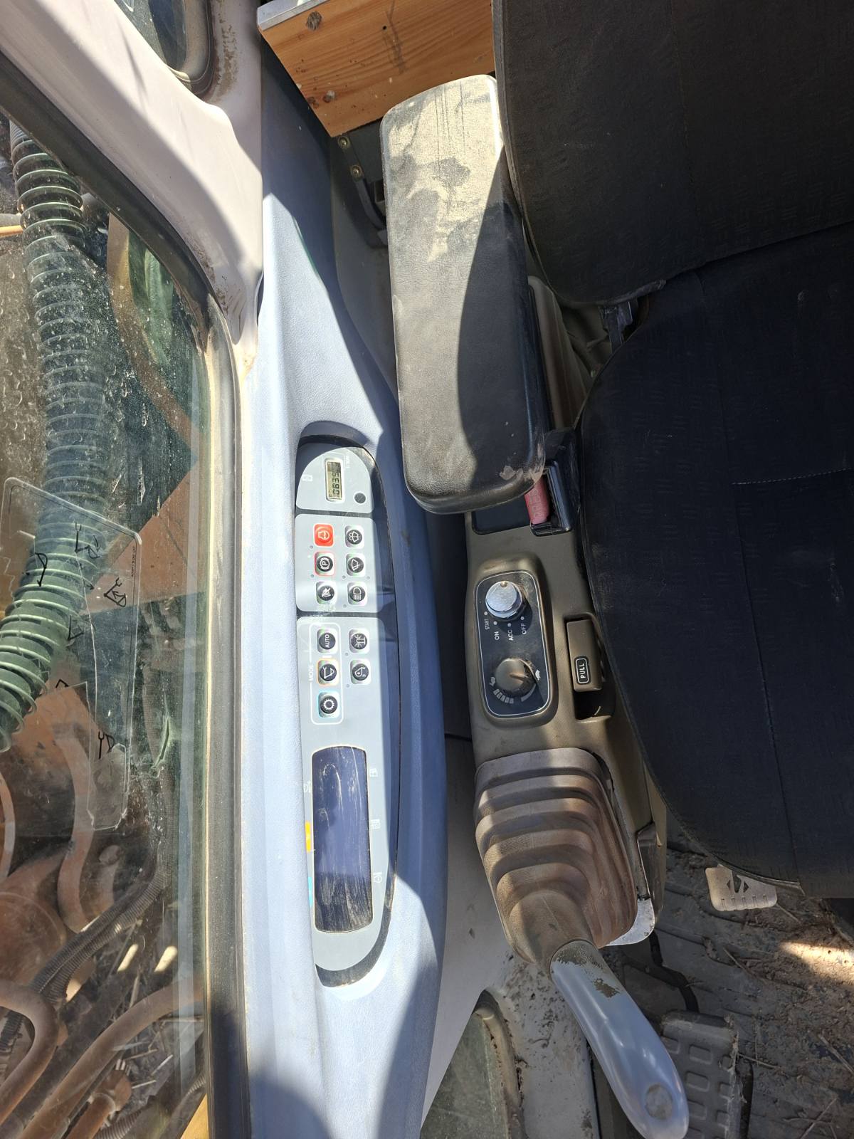 nehezgep-case-cx210-05