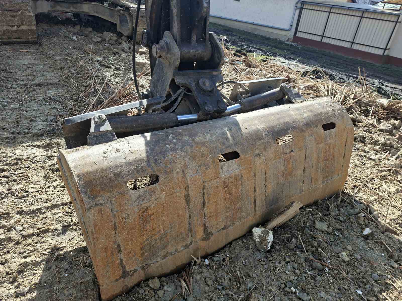 nehezgep-case-cx210-08